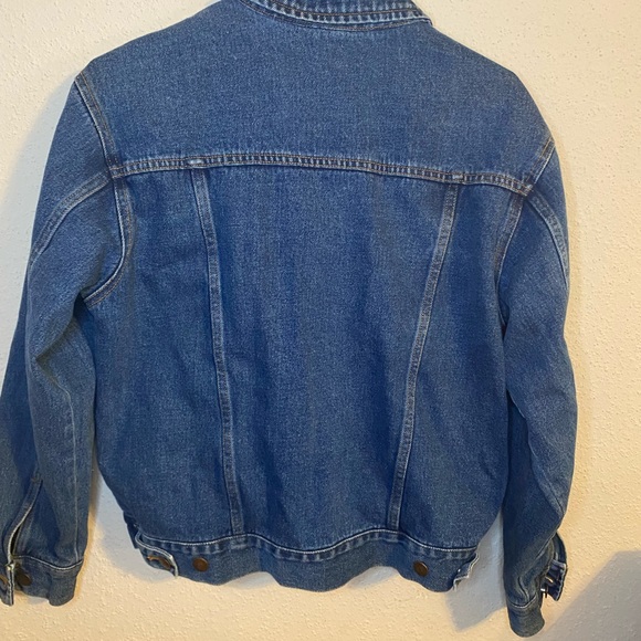 VINTAGE JEAN JACKET! - Picture 5 of 9